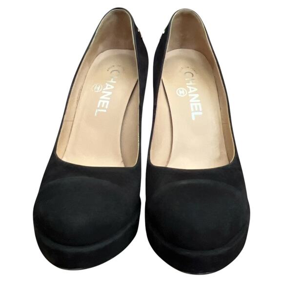 Chanel Black Interlocking CC Logo Suede Pumps, US6/IT36 - Picture 3 of 16